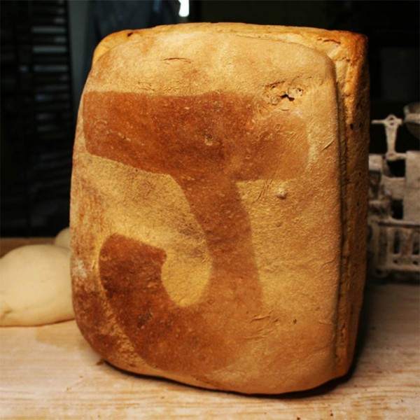Pan cuadrado cortado